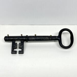 Vintage Cast Iron Wall Mount Skeleton Key- Key Holder